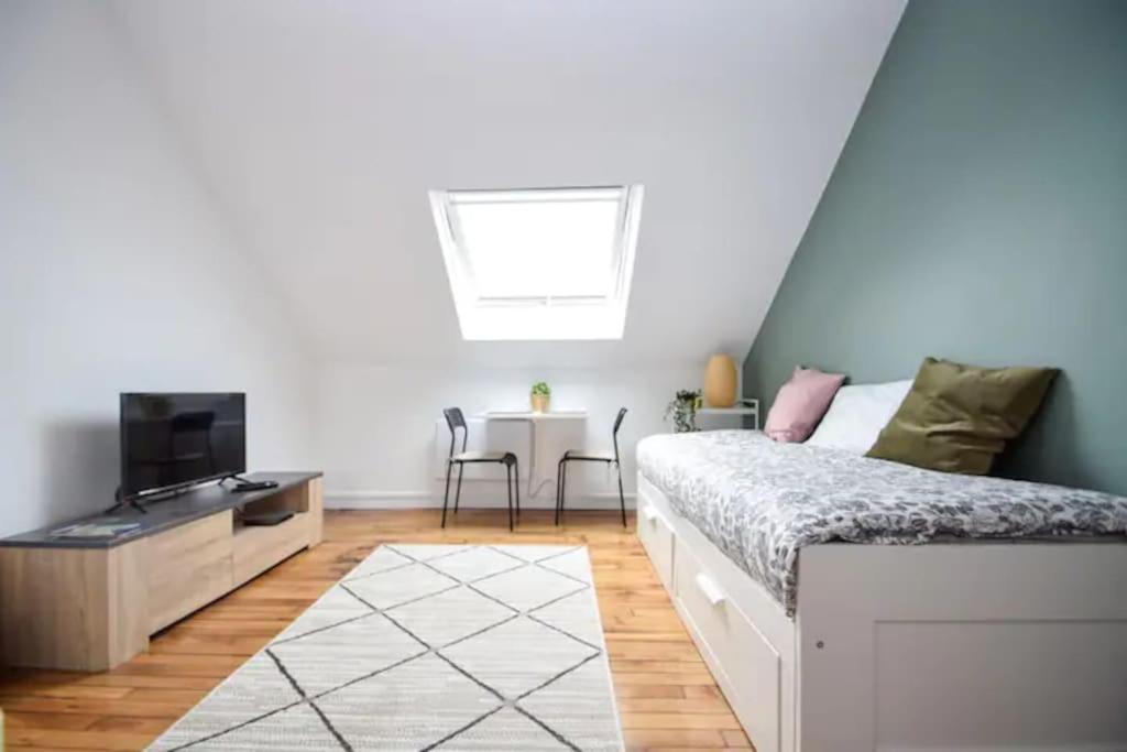 Disponible - Appartement Entier - 10Mn Rer B Aeroport Cdg - Paris Gare Du Nord, T11 Express, Le Bourget, Tout Equipe, Netflix Gratuit, 3 Personnes, 4Eme Etage, Escaliers, Parc Des Expositions, Parking Rue Gratuit Apres 19H Drancy Zewnętrze zdjęcie