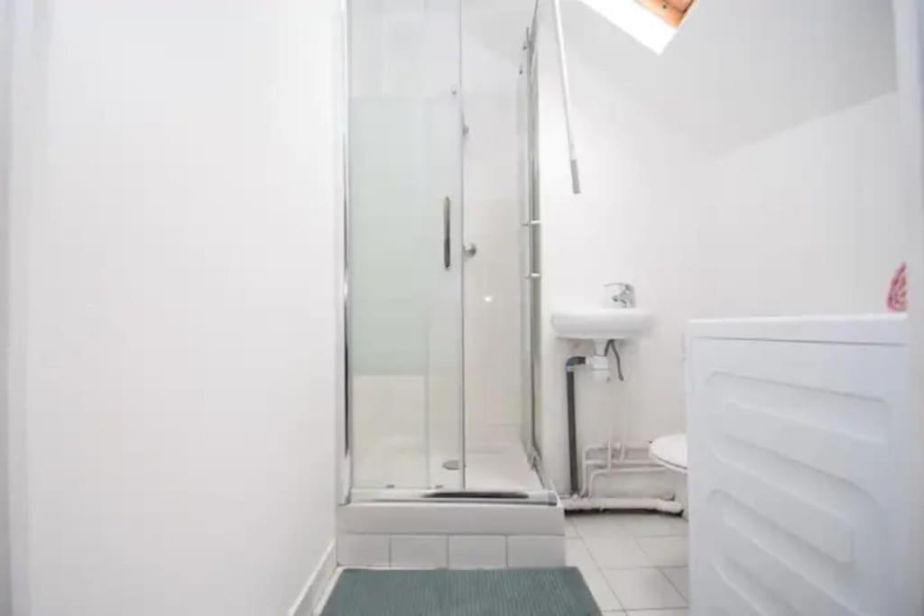 Disponible - Appartement Entier - 10Mn Rer B Aeroport Cdg - Paris Gare Du Nord, T11 Express, Le Bourget, Tout Equipe, Netflix Gratuit, 3 Personnes, 4Eme Etage, Escaliers, Parc Des Expositions, Parking Rue Gratuit Apres 19H Drancy Zewnętrze zdjęcie