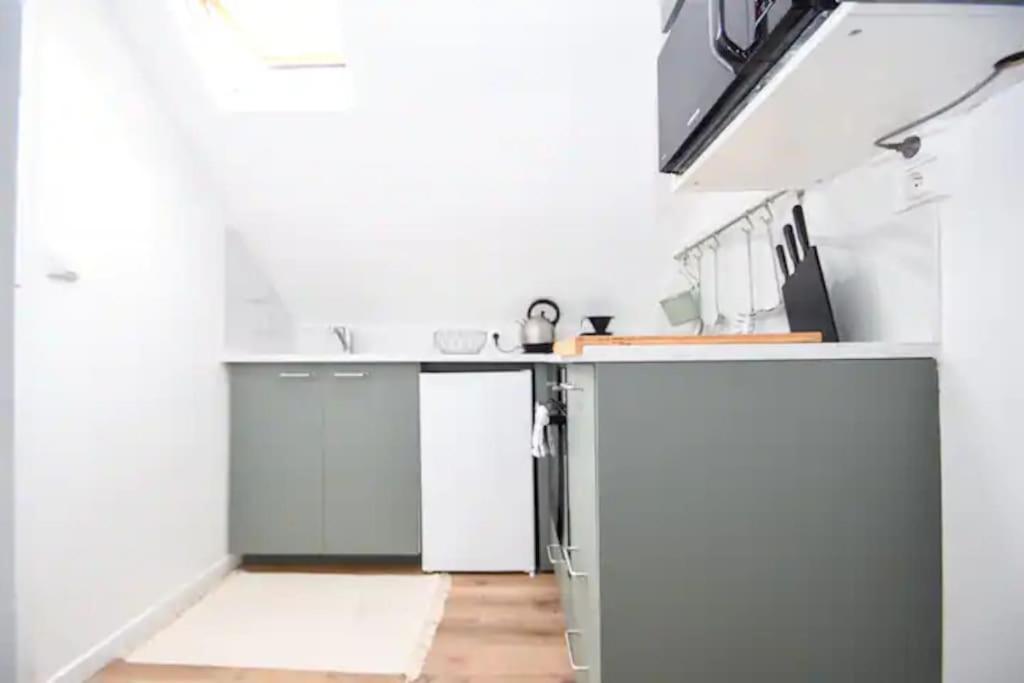 Disponible - Appartement Entier - 10Mn Rer B Aeroport Cdg - Paris Gare Du Nord, T11 Express, Le Bourget, Tout Equipe, Netflix Gratuit, 3 Personnes, 4Eme Etage, Escaliers, Parc Des Expositions, Parking Rue Gratuit Apres 19H Drancy Zewnętrze zdjęcie