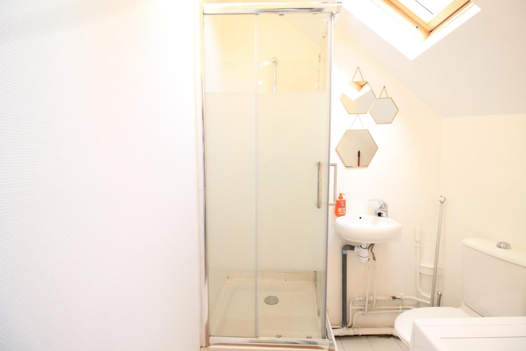 Disponible - Appartement Entier - 10Mn Rer B Aeroport Cdg - Paris Gare Du Nord, T11 Express, Le Bourget, Tout Equipe, Netflix Gratuit, 3 Personnes, 4Eme Etage, Escaliers, Parc Des Expositions, Parking Rue Gratuit Apres 19H Drancy Zewnętrze zdjęcie